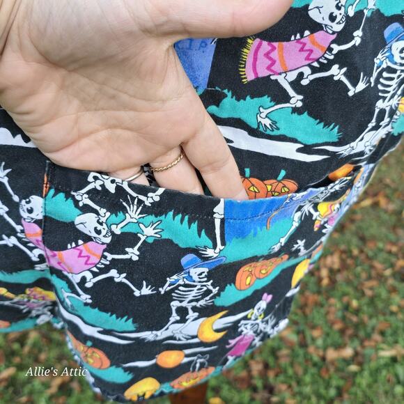 Womens Halloween Scrub Top Skeleton Graveyard Dia De Los Muertos Living Dead M - Picture 5 of 7